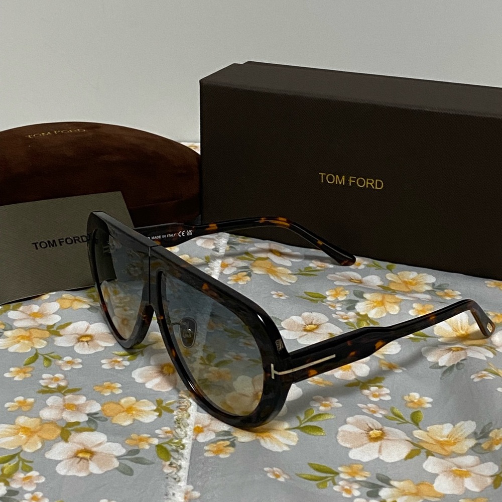 Tom Blue and Yellow Lens
Sunglasses - Picture 4 of 9